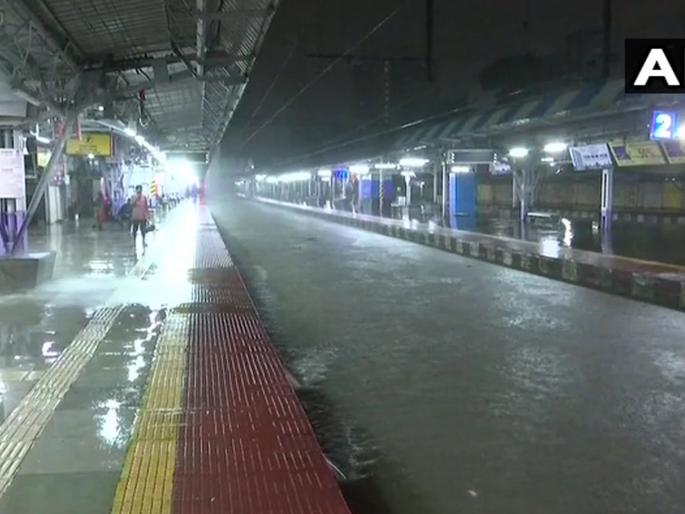 mumbai rain update heavy rain lashes many parts of mumbai and suburban | Mumbai Rain Update: विजांच्या कडकडाटासह मुंबईत रात्रभर मुसळधार पाऊस; अनेक भागातील रस्ते जलमय mumbai rain update heavy rain lashes many parts of mumbai and suburban | Mumbai Rain Update: विजांच्या कडकडाटासह मुंबईत रात्रभर मुसळधार पाऊस; अनेक भागातील रस्ते जलमय