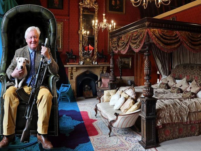 79-year-old billionaire Sir Benjamin Slade is looking for an heir! He advertised for a wife, will pay 60 lakhs per year, only one job... | ७९ वर्षीय अब्जाधीश वारसदाराच्या शोधात! पत्नी हवी म्हणून जाहिरात काढली, वर्षाला ६० लाख पगार देणार, काम एकच...