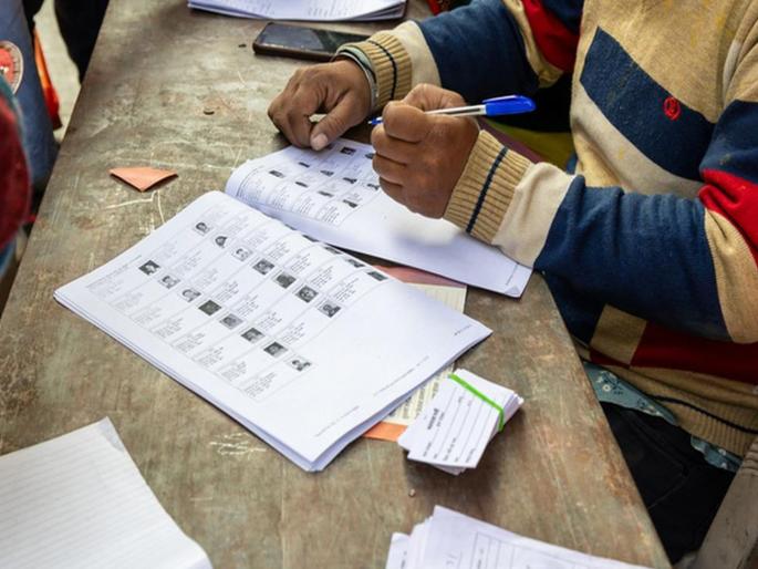Names of lakhs of voters omitted in West Bengal, shocking figures revealed from SIR draft list | पश्चिम बंगालमध्ये लाखो मतदारांची नावं वगळली, SIRच्या मसुदा यादीतून धक्कादायक आकडेवारी समोर Names of lakhs of voters omitted in West Bengal, shocking figures revealed from SIR draft list | पश्चिम बंगालमध्ये लाखो मतदारांची नावं वगळली, SIRच्या मसुदा यादीतून धक्कादायक आकडेवारी समोर