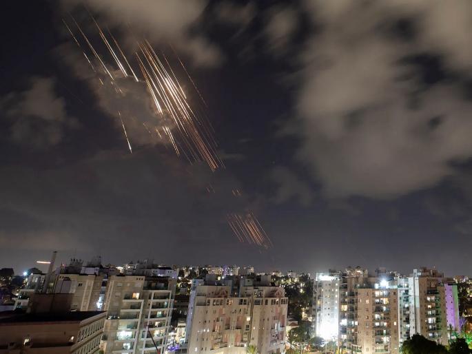 Iran Missile Attack on Israel; "Iran made a big mistake tonight and it will pay for it." Israel PM | युद्ध पेटलं! इराणचा इस्त्रालयवर मिसाईल हल्ला; अमेरिकन सैन्यानं दिलं चोख उत्तर Iran Missile Attack on Israel; "Iran made a big mistake tonight and it will pay for it." Israel PM | युद्ध पेटलं! इराणचा इस्त्रालयवर मिसाईल हल्ला; अमेरिकन सैन्यानं दिलं चोख उत्तर