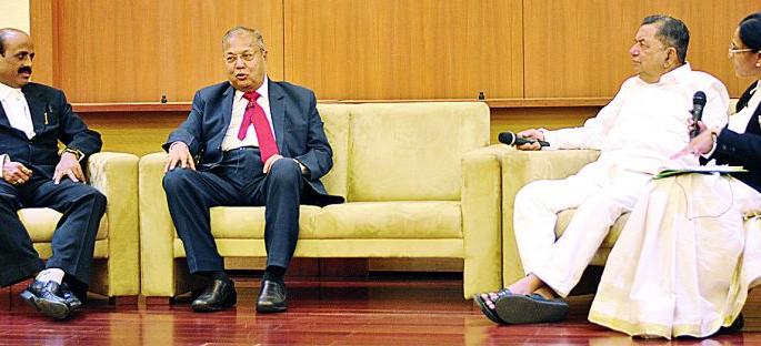 Forgetting ten times earning become justice | दहापट कमाई विसरून झालो न्यायमूर्ती Forgetting ten times earning become justice | दहापट कमाई विसरून झालो न्यायमूर्ती