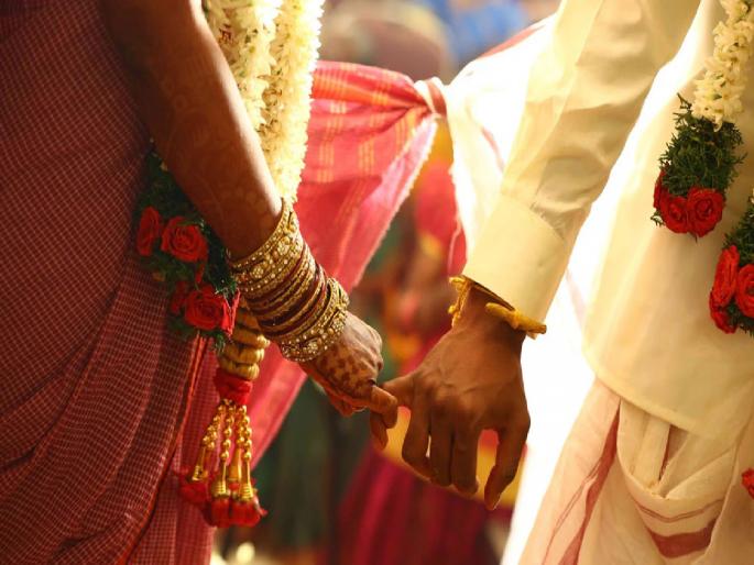 Lover Sent The Bridegroom Obscene Photo On The Groom's Mobile Phone | वऱ्हाड मंडपात पोहचणार इतक्यात नवऱ्याच्या मोबाईलवर फोटो आला अन् काही क्षणात सगळं फिस्कटलं Lover Sent The Bridegroom Obscene Photo On The Groom's Mobile Phone | वऱ्हाड मंडपात पोहचणार इतक्यात नवऱ्याच्या मोबाईलवर फोटो आला अन् काही क्षणात सगळं फिस्कटलं