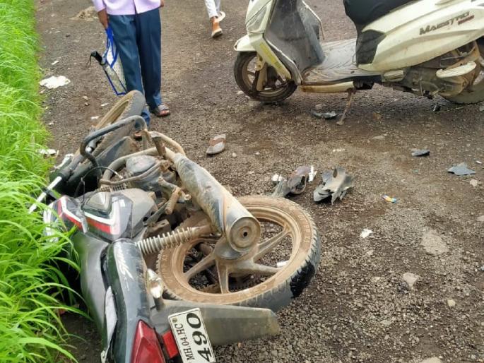 Terrible accident between Two Wheeler and Tractor near Washind, three died on the spot | वाशिंदजवळ भीषण अपघात, एकाच दुचाकीवरून ४ जणांचा जीवघेणा प्रवास; तिघांचा जागीच मृत्यू Terrible accident between Two Wheeler and Tractor near Washind, three died on the spot | वाशिंदजवळ भीषण अपघात, एकाच दुचाकीवरून ४ जणांचा जीवघेणा प्रवास; तिघांचा जागीच मृत्यू