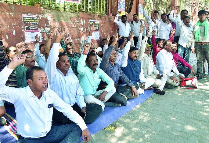 Save Sitabuldi Fort, bring back 118 Battalion | सीताबर्डी किल्ला वाचवा, ११८ बटालियन परत आणा Save Sitabuldi Fort, bring back 118 Battalion | सीताबर्डी किल्ला वाचवा, ११८ बटालियन परत आणा