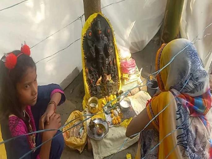 Hundreds of years old octagonal idol of Lord Vishnu found in excavations, demanded by devotees | उत्खननात मिळाली शेकडो वर्षे जुनी अष्टधातूची श्री विष्णूची मूर्ती, भक्तांनी केली अशी मागणी Hundreds of years old octagonal idol of Lord Vishnu found in excavations, demanded by devotees | उत्खननात मिळाली शेकडो वर्षे जुनी अष्टधातूची श्री विष्णूची मूर्ती, भक्तांनी केली अशी मागणी