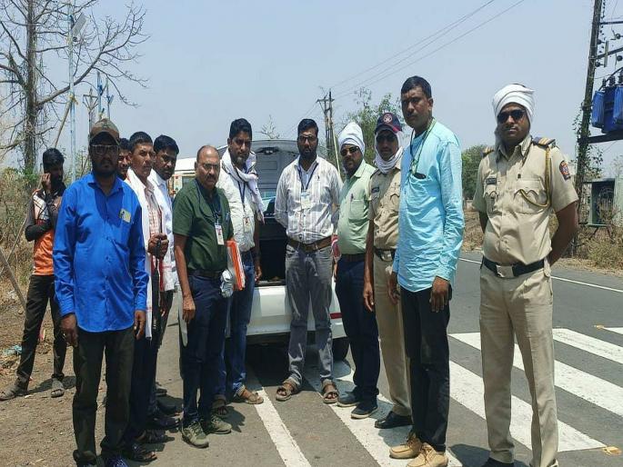 3.10 lakhs seized from the person of Karmala; Squad action at Panhala Checkpost | करमाळ्याच्या व्यक्तीकडून ३.१० लाखांची रक्कम जप्त; पन्हाळा चेकपोस्टवरील पथकाची कारवाई 3.10 lakhs seized from the person of Karmala; Squad action at Panhala Checkpost | करमाळ्याच्या व्यक्तीकडून ३.१० लाखांची रक्कम जप्त; पन्हाळा चेकपोस्टवरील पथकाची कारवाई