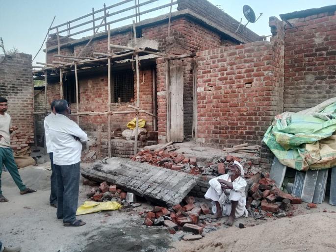 Construction equipment collapsed; Homeowner's death, incident at Moser | बांधकामाचा सज्जा कोसळला; घरमालकाचा मृत्यू, मोझर येथील घटना Construction equipment collapsed; Homeowner's death, incident at Moser | बांधकामाचा सज्जा कोसळला; घरमालकाचा मृत्यू, मोझर येथील घटना