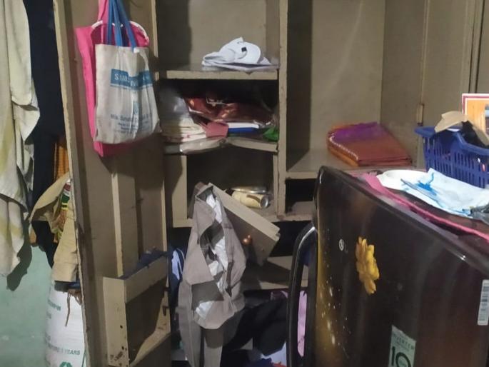 50,000 cash and 3 tolas of gold were stolen from a house in Sangamner Ghodekar farm in Ahmednagar | संगमनेरच्या घोडेकर मळ्यात घरफोडी; ५० हजार रोख, तीन तोळे सोन्याचे दागिने चोरीला 50,000 cash and 3 tolas of gold were stolen from a house in Sangamner Ghodekar farm in Ahmednagar | संगमनेरच्या घोडेकर मळ्यात घरफोडी; ५० हजार रोख, तीन तोळे सोन्याचे दागिने चोरीला