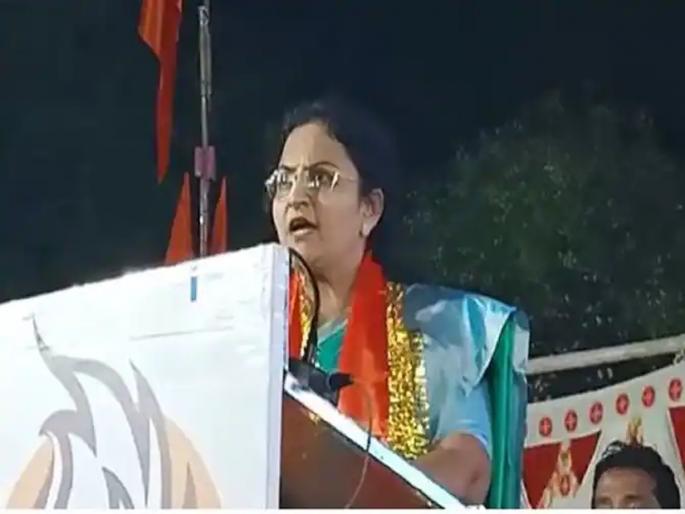 Thackeray group leader Vaishali Suryavanshi warned Eknath Shinde group MLA Kishore Patil | खबरदार! यापुढे माझ्या वडिलांचा फोटो लावाल तर...; बहिणीचा आमदार किशोर पाटलांना दम Thackeray group leader Vaishali Suryavanshi warned Eknath Shinde group MLA Kishore Patil | खबरदार! यापुढे माझ्या वडिलांचा फोटो लावाल तर...; बहिणीचा आमदार किशोर पाटलांना दम