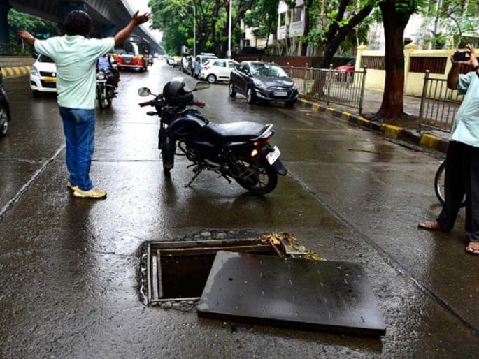 Municipality responsible for accidents due to open manholes; The High Court issued | उघड्या मॅनहोल्समुळे दुर्घटना घडल्यास पालिका जबाबदार; हायकोर्टानं बजावलं Municipality responsible for accidents due to open manholes; The High Court issued | उघड्या मॅनहोल्समुळे दुर्घटना घडल्यास पालिका जबाबदार; हायकोर्टानं बजावलं