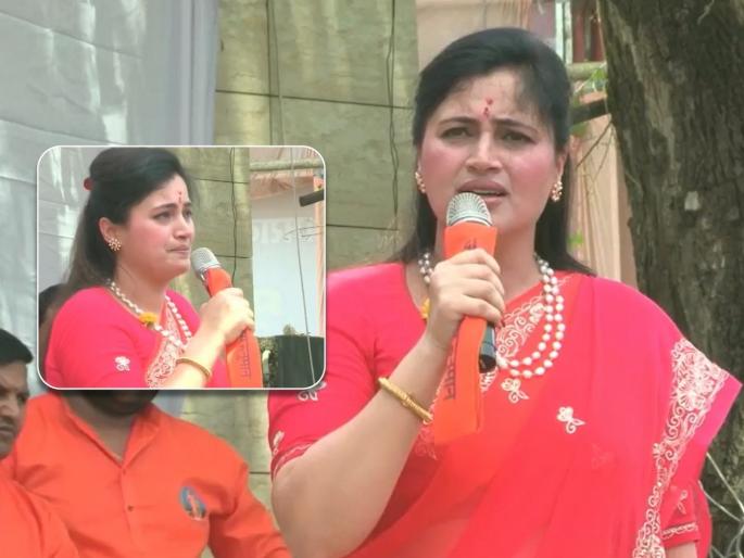 How was the night in the lockup? Navneet Rana broke down in tears on stage, Target Uddhav Thackeray | लॉकअपमध्ये कशी घालवली रात्र? स्टेजवर नवनीत राणांना अश्रू अनावर, काय घडलं? How was the night in the lockup? Navneet Rana broke down in tears on stage, Target Uddhav Thackeray | लॉकअपमध्ये कशी घालवली रात्र? स्टेजवर नवनीत राणांना अश्रू अनावर, काय घडलं?