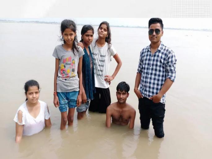 Five children of the same family drowned while saving the drowning Anshika, the last group photo before the accident came to light | बुडत असलेल्या अंशिकाला वाचवताना एकाच कुटुंबातील पाच मुलं बुडाली, समोर आला दुर्घटनेआधीचा शेवटचा ग्रुप फोटो  Five children of the same family drowned while saving the drowning Anshika, the last group photo before the accident came to light | बुडत असलेल्या अंशिकाला वाचवताना एकाच कुटुंबातील पाच मुलं बुडाली, समोर आला दुर्घटनेआधीचा शेवटचा ग्रुप फोटो