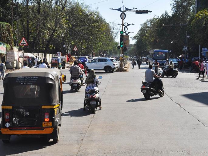 in nashik road from trimbak naka to ashok stambh has been opened for traffic after the cpim movement ended | लाल वादळ’ परतल्याने अखेर ‘मार्ग’ मोकळा