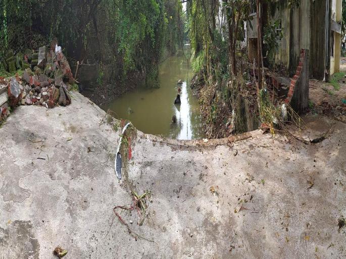 The slab on the Nag river near the skating ground of Daga Layout, which led to the Nagpur flood disaster, will break | जलप्रलयाला कारणीभूत ठरलेला नाग नदीवरील 'तो' स्लॅब कोसळणार The slab on the Nag river near the skating ground of Daga Layout, which led to the Nagpur flood disaster, will break | जलप्रलयाला कारणीभूत ठरलेला नाग नदीवरील 'तो' स्लॅब कोसळणार