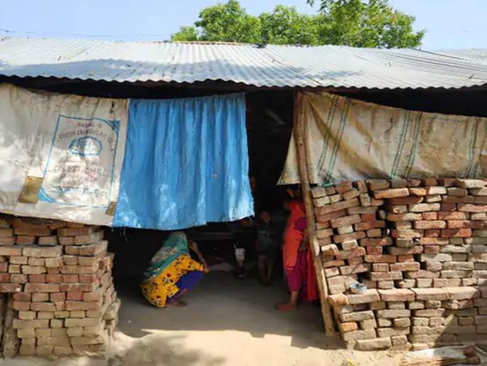 A girl was raped in Barabanki in Uttar Pradesh, then the girl committed suicide by drinking poison | "घरात शौचालय असतं तर आज माझी मुलगी जिवंत असती"; बाप धायमोकळून रडला... A girl was raped in Barabanki in Uttar Pradesh, then the girl committed suicide by drinking poison | "घरात शौचालय असतं तर आज माझी मुलगी जिवंत असती"; बाप धायमोकळून रडला...