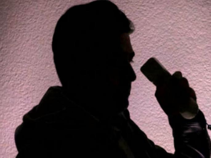 A businessman was threatened in Satara, a case of extortion was registered against four | दहा लाखांची खंडणी दे, अन्यथा पाय तोडून टाकीन; उद्योजकाला दिली धमकी A businessman was threatened in Satara, a case of extortion was registered against four | दहा लाखांची खंडणी दे, अन्यथा पाय तोडून टाकीन; उद्योजकाला दिली धमकी