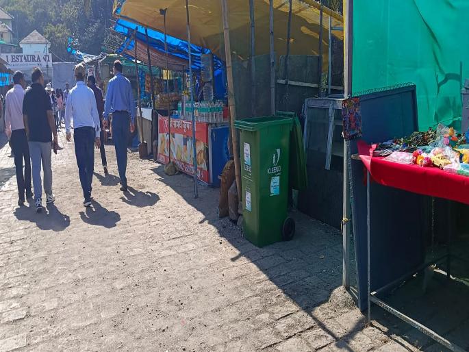 Maharashtra Maritime Board officials order 83 local poor businessmen to remove shops from Elephanta Island | एलिफंटा बेटावरील ८३ स्थानिक गरीब व्यावसायिकांना दुकाने हटविण्याचे महाराष्ट्र मेरिटाईम बोर्डाच्या अधिकाऱ्यांचे आदेश Maharashtra Maritime Board officials order 83 local poor businessmen to remove shops from Elephanta Island | एलिफंटा बेटावरील ८३ स्थानिक गरीब व्यावसायिकांना दुकाने हटविण्याचे महाराष्ट्र मेरिटाईम बोर्डाच्या अधिकाऱ्यांचे आदेश