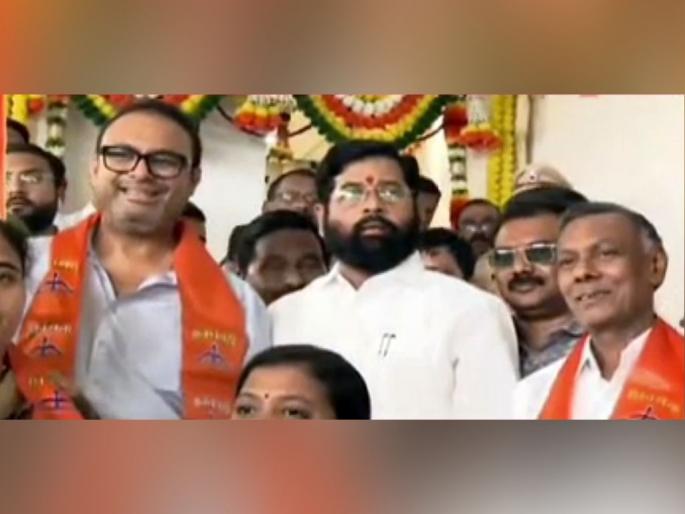 Son of NCP MLA Manohar Chandrikapure of Arjuni Morgaon Assembly Constituency Dr. Sugat joins Shiv Sena Shinde group along with 15 corporators | राष्ट्रवादी कॉंग्रेसला भगदाड, आमदार पुत्राचा १५ नगरसेवकांसह शिंदे गटात प्रवेश  Son of NCP MLA Manohar Chandrikapure of Arjuni Morgaon Assembly Constituency Dr. Sugat joins Shiv Sena Shinde group along with 15 corporators | राष्ट्रवादी कॉंग्रेसला भगदाड, आमदार पुत्राचा १५ नगरसेवकांसह शिंदे गटात प्रवेश
