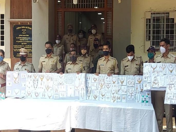 In Bhiwandi, a gang of fraudsters with gold jewelery is on the run | भिवंडीत सोन्याचे दागिने गहाण ठेवून फसवणुक करणारी टोळी गजाआड; ७३ लाखांचे अडीच किलो सोने जप्त In Bhiwandi, a gang of fraudsters with gold jewelery is on the run | भिवंडीत सोन्याचे दागिने गहाण ठेवून फसवणुक करणारी टोळी गजाआड; ७३ लाखांचे अडीच किलो सोने जप्त