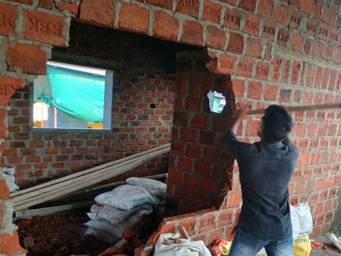 Municipal action against illegal constructions in Koparkhairane | कोपरखैरणेत बेकायदा बांधकामांवर महापालिकेची कारवाई Municipal action against illegal constructions in Koparkhairane | कोपरखैरणेत बेकायदा बांधकामांवर महापालिकेची कारवाई