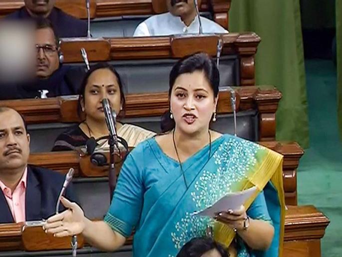 MP Navneet Rana has been threatened with death by throwing acid | ...नाहीतर तुमच्यावर अॅसिड टाकून जीवे मारु, नवनीत राणा यांना धमकी; राजकारणात खळबळ MP Navneet Rana has been threatened with death by throwing acid | ...नाहीतर तुमच्यावर अॅसिड टाकून जीवे मारु, नवनीत राणा यांना धमकी; राजकारणात खळबळ