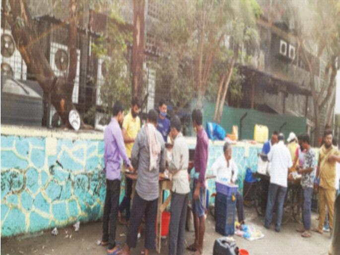 The crowd at the market committee increased the risk | बाजार समितीतील गर्दीमुळे धोका वाढला; सुरक्षा नियमांचे उल्लंघन