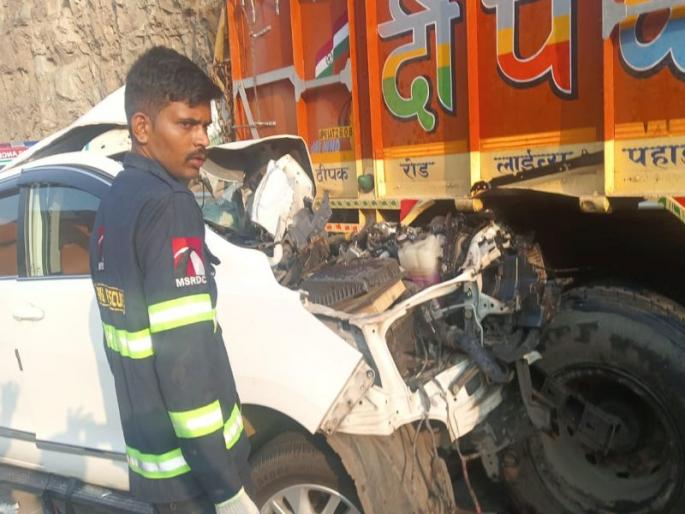 Accident on Samriddhi Highway; One killed, three injured, car crashes into truck while overtaking | समृद्धी महामार्गावर अपघात; एक ठार, तिघे जखमी, ओव्हरटेक करताना कार ट्रकवर आदळली Accident on Samriddhi Highway; One killed, three injured, car crashes into truck while overtaking | समृद्धी महामार्गावर अपघात; एक ठार, तिघे जखमी, ओव्हरटेक करताना कार ट्रकवर आदळली