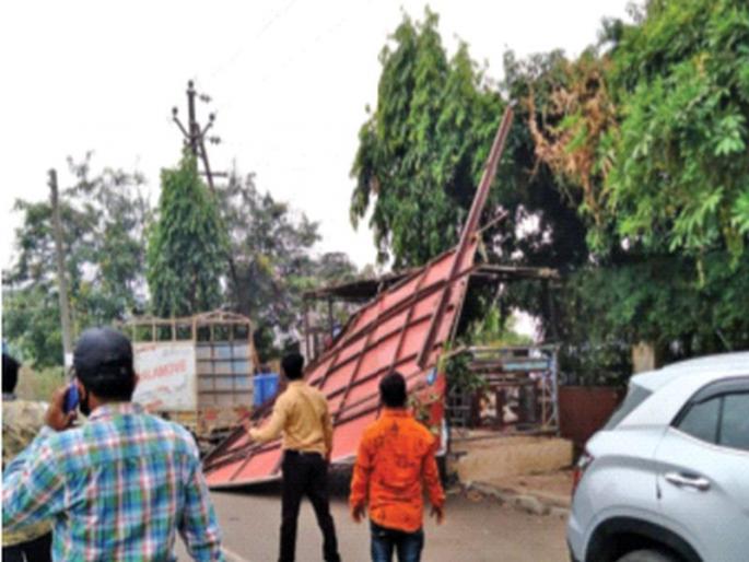 Vasai-Virar Municipal Corporation gives 'push' to advertisers | वसई-विरार महानगरपालिकेचा जाहिरातदारांना ‘दे धक्का’ Vasai-Virar Municipal Corporation gives 'push' to advertisers | वसई-विरार महानगरपालिकेचा जाहिरातदारांना ‘दे धक्का’