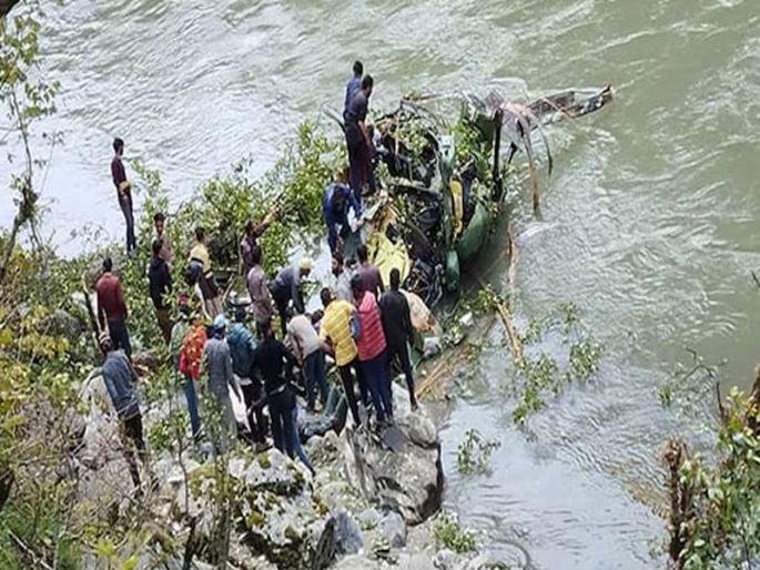 An Army ALH Dhruv Helicopter crashed near Kishtwar, Jammu & Kashmir. Pilots have suffered injuries | भारतीय लष्कराचे ध्रुव हेलिकॉप्टर कोसळले, तीन जवान जखमी; रेस्क्यू टीम घटनास्थळी दाखल An Army ALH Dhruv Helicopter crashed near Kishtwar, Jammu & Kashmir. Pilots have suffered injuries | भारतीय लष्कराचे ध्रुव हेलिकॉप्टर कोसळले, तीन जवान जखमी; रेस्क्यू टीम घटनास्थळी दाखल