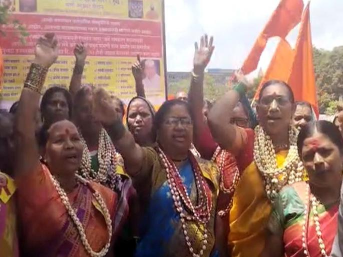 Artists protest in Mumbai to demand start of remuneration for cultural artists | सांस्कृतिक कलावतांचे मानधन सुरु करण्याच्या मागणीसाठी मुंबईत कलाकारांचे आंदोलन Artists protest in Mumbai to demand start of remuneration for cultural artists | सांस्कृतिक कलावतांचे मानधन सुरु करण्याच्या मागणीसाठी मुंबईत कलाकारांचे आंदोलन