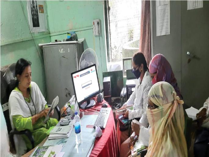 Coronavirus: Dr. Deepa Kulkarni went to the door and searched for corona patients | Coronavirus: दारोदारी जाऊन 'त्यांनी' घेतला रुग्णांचा शोध; नेटाने लढून तालुका केला कोरोनामुक्त Coronavirus: Dr. Deepa Kulkarni went to the door and searched for corona patients | Coronavirus: दारोदारी जाऊन 'त्यांनी' घेतला रुग्णांचा शोध; नेटाने लढून तालुका केला कोरोनामुक्त