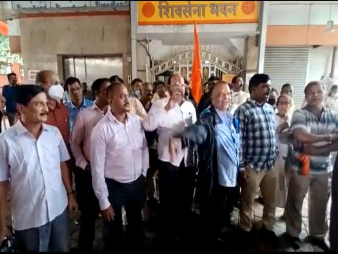 There is no apology for traitors, let's see how they set foot in Mumbai; Shiv Sainiks got angry with Eknath Shinde | गद्दारांना माफी नाही, मुंबईत पाऊल कसं ठेवताय बघूच; एकनाथ शिंदेंवर शिवसैनिक संतापले There is no apology for traitors, let's see how they set foot in Mumbai; Shiv Sainiks got angry with Eknath Shinde | गद्दारांना माफी नाही, मुंबईत पाऊल कसं ठेवताय बघूच; एकनाथ शिंदेंवर शिवसैनिक संतापले