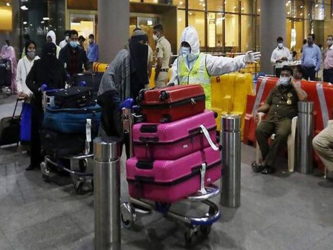 Municipal team to monitor foreign passengers in segregation; Legal action against violators | विलगीकरणातील परदेशी प्रवाशांवर लक्ष ठेवण्यासाठी पालिकेचे पथक; उल्लंघन करणाऱ्यांवर कायदेशीर कारवाई Municipal team to monitor foreign passengers in segregation; Legal action against violators | विलगीकरणातील परदेशी प्रवाशांवर लक्ष ठेवण्यासाठी पालिकेचे पथक; उल्लंघन करणाऱ्यांवर कायदेशीर कारवाई