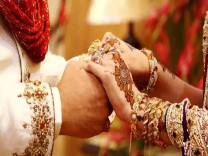 The husband divorced his wife and She got married to her boyfriend in UP | बायको नवऱ्याला म्हणाली, माझं दुसऱ्यावर प्रेम आहे; त्यानंतर जे काही घडलं त्याने सगळेच हैराण झाले