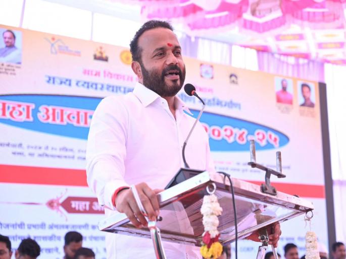 Savings groups will be given space in highway side malls; Rural Development jaikumar gore Minister announces | महामार्गाच्या बाजुच्या माॅलमध्ये बचत गटांना जागा देणार; ग्रामविकास मंत्र्यांची घोषणा Savings groups will be given space in highway side malls; Rural Development jaikumar gore Minister announces | महामार्गाच्या बाजुच्या माॅलमध्ये बचत गटांना जागा देणार; ग्रामविकास मंत्र्यांची घोषणा