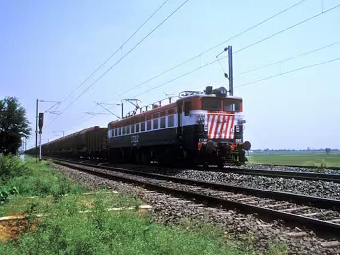 Finally delivered 5 crore railway engine to Mumbai; Police are investigating | अखेर 'त्याने' मुंबईत पोहोचवले ५ कोटींचे रेल्वे इंजिन; पोलिसांचा तपास सुरू Finally delivered 5 crore railway engine to Mumbai; Police are investigating | अखेर 'त्याने' मुंबईत पोहोचवले ५ कोटींचे रेल्वे इंजिन; पोलिसांचा तपास सुरू