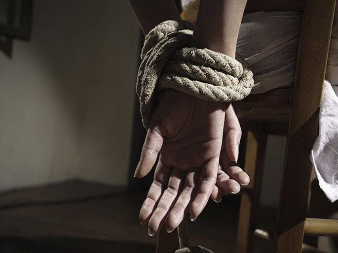In Delhi, a 10th class girl faked her plan to kidnap herself, parents and police were shocked | १० वीच्या मुलीनं रचला लैंगिक शोषणाचा बनाव; कारण ऐकून आई-वडिलांसह पोलीस हैराण In Delhi, a 10th class girl faked her plan to kidnap herself, parents and police were shocked | १० वीच्या मुलीनं रचला लैंगिक शोषणाचा बनाव; कारण ऐकून आई-वडिलांसह पोलीस हैराण