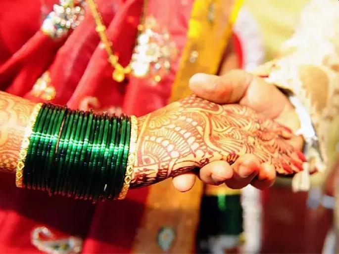 UP girl ran away from the house with 4 boys confused over marriage panchayats took decisions | १, २ नव्हे तर तब्बल ४ मुलांसोबत मुलगी पळाली; लग्नासाठी कन्फ्यूज झाल्यानंतर ‘असा’ निवडला जोडीदार