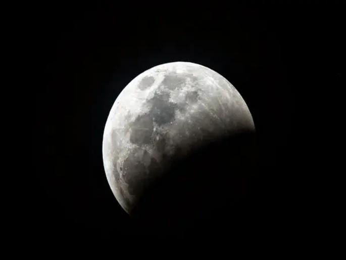 Experience the first lunar eclipse of the year on Friday...; The moon will pass through the umbra of the earth | यंदाचे पहिले चंद्रग्रहण अनुभवा शुक्रवारी...; चंद्र जाणार पृथ्वीच्या उपछायेतून Experience the first lunar eclipse of the year on Friday...; The moon will pass through the umbra of the earth | यंदाचे पहिले चंद्रग्रहण अनुभवा शुक्रवारी...; चंद्र जाणार पृथ्वीच्या उपछायेतून