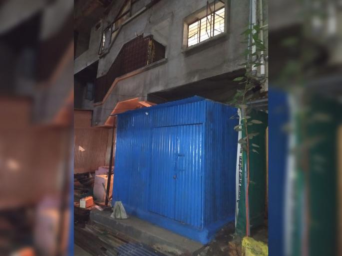 An activist opened a political party office in a businessman's premises in Ahmednagar | कार्यकर्त्याची दादागिरी, खासगी जागेत पक्ष कार्यालय सुरू; व्यावसायिक हवालदिल An activist opened a political party office in a businessman's premises in Ahmednagar | कार्यकर्त्याची दादागिरी, खासगी जागेत पक्ष कार्यालय सुरू; व्यावसायिक हवालदिल