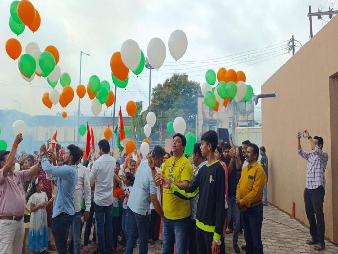 Chandrayaan 3 landing jubilation in Ratnagiri; 'Bharat Mata Ki Jai' slogan | चंद्रयान ३ च्या लॅंडिंगचा रत्नागिरीत जल्लोष;  ‘भारत माता की जय’ घोषणा Chandrayaan 3 landing jubilation in Ratnagiri; 'Bharat Mata Ki Jai' slogan | चंद्रयान ३ च्या लॅंडिंगचा रत्नागिरीत जल्लोष;  ‘भारत माता की जय’ घोषणा