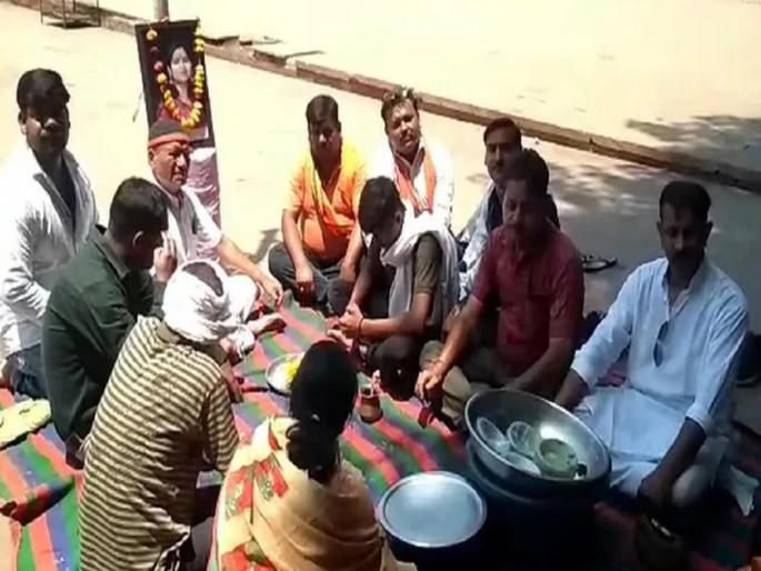 Anamika Dubey becomes Uzma Fatima; marriad muslim youth at MP | अनामिका दुबेची बनली उजमा फातिमा; जिवंतपणीच आई वडिलांनी घातलं श्राद्ध अन्... Anamika Dubey becomes Uzma Fatima; marriad muslim youth at MP | अनामिका दुबेची बनली उजमा फातिमा; जिवंतपणीच आई वडिलांनी घातलं श्राद्ध अन्...