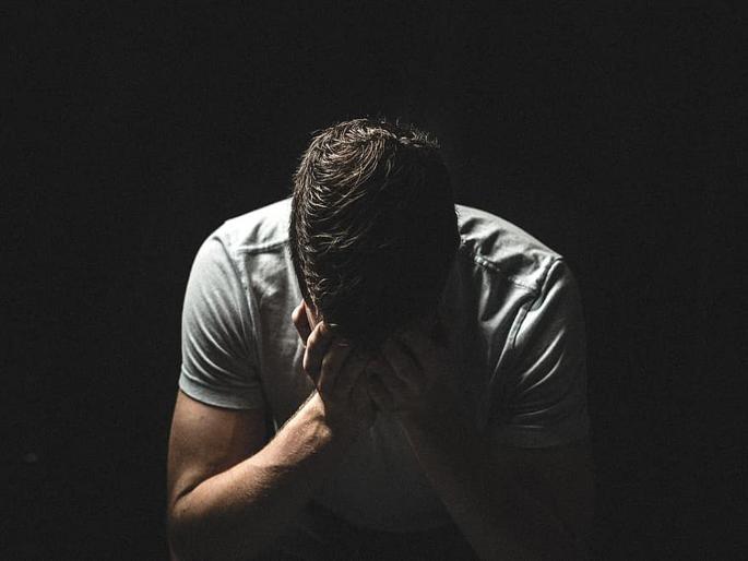 A person applying for euthanasia; People came together and collected 50 lakhs | एका व्यक्तीनं अर्ज करत 'इच्छामरण' मागितले; लोकांनी त्याला ५० लाख दिले A person applying for euthanasia; People came together and collected 50 lakhs | एका व्यक्तीनं अर्ज करत 'इच्छामरण' मागितले; लोकांनी त्याला ५० लाख दिले