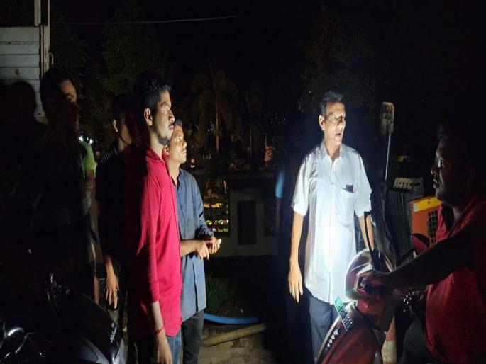 Digging for cable on highway in Sawantwadi during rainy season; Local citizens are angry | सावंतवाडीत ऐन पावसाळ्यात महामार्गावर केबलसाठी खोदाई; स्थानिक नागरिक संतप्त Digging for cable on highway in Sawantwadi during rainy season; Local citizens are angry | सावंतवाडीत ऐन पावसाळ्यात महामार्गावर केबलसाठी खोदाई; स्थानिक नागरिक संतप्त