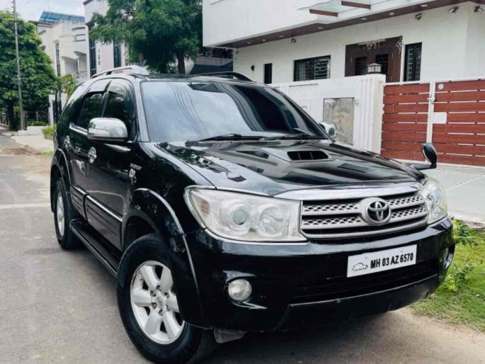 Second hand car market has expanded due to the increased demand of consumers for second hand cars | नवी नको, सेकंड हँड कारच घरासमोर हवी; ग्राहकांची मागणी वाढली Second hand car market has expanded due to the increased demand of consumers for second hand cars | नवी नको, सेकंड हँड कारच घरासमोर हवी; ग्राहकांची मागणी वाढली