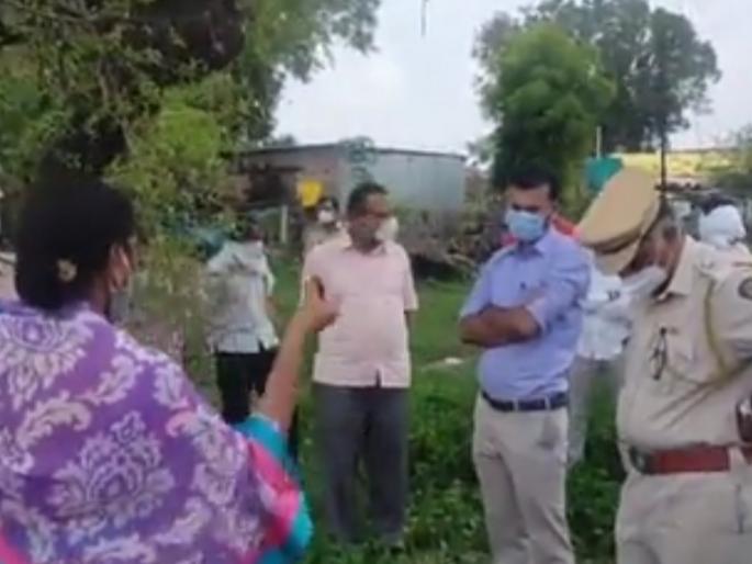 Obstruction of auctioned land; Charges filed against three | लिलाव झालेल्या जमिनीच्या वहितीस अडथळा; तिघांविरुद्ध गुन्हा दाखल 