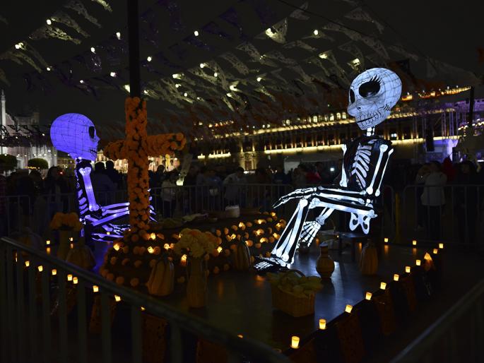 Sensuality occurs when human bones are found in Nalesfai | नालेसफाईत मानवी हाडे आढळल्याने खळबळ Sensuality occurs when human bones are found in Nalesfai | नालेसफाईत मानवी हाडे आढळल्याने खळबळ