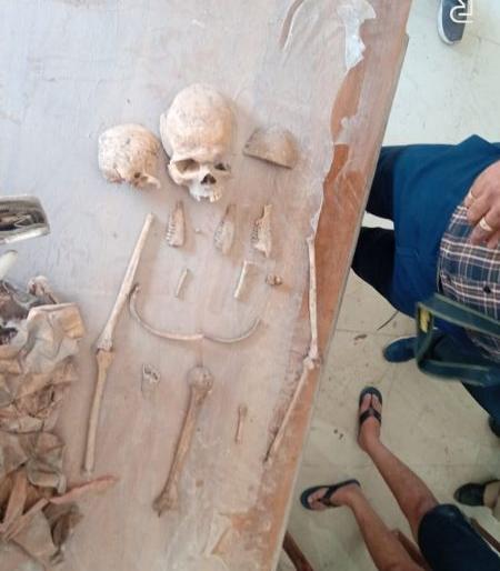 Bones found in excavation work at Jaripatka in Nagpur | नागपूरच्या जरीपटक्यातील खोदकामात हाडेच हाडे : नागरिकांसह पोलिसही हादरले Bones found in excavation work at Jaripatka in Nagpur | नागपूरच्या जरीपटक्यातील खोदकामात हाडेच हाडे : नागरिकांसह पोलिसही हादरले