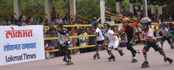 Everyone surprised at the speed of skaters | स्केटर्सच्या वेगाने केले सर्वांना अचंबित