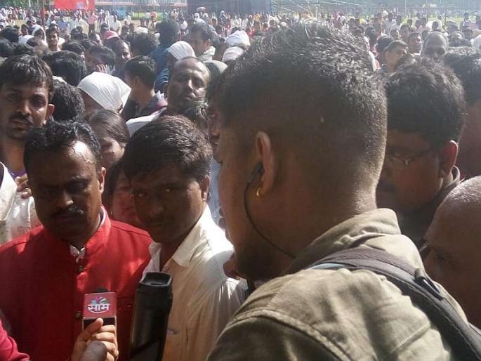 In the custody of the agitating police, two teachers were at the hospital | आक्रमक आंदोलक पोलिसांच्या ताब्यात, दोन शिक्षक रुग्णालयात In the custody of the agitating police, two teachers were at the hospital | आक्रमक आंदोलक पोलिसांच्या ताब्यात, दोन शिक्षक रुग्णालयात